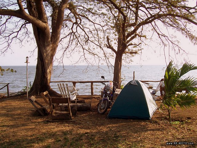 Acampando a orillas del Lago Nicaragua