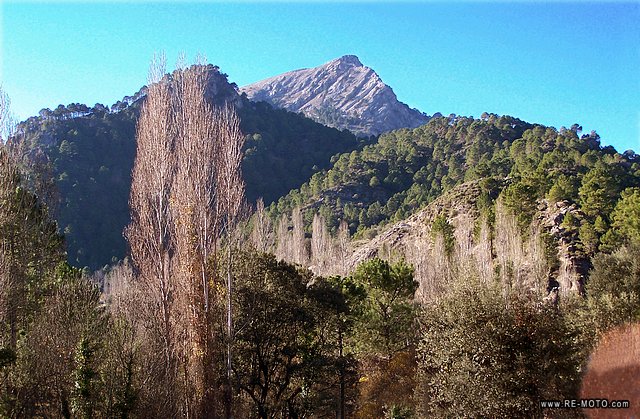 Auf der H&ouml;he der <b>Sierra de la Atalaya</b>, in der N&auml;he von <b>Ri&oacute;par</b>, macht sich die winterliche K&auml;lte bemerkbar.