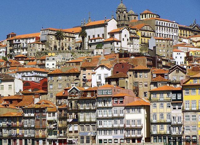 We arrived in Porto, which is known for the wine which carries its name and the special flair of its allies and buildings on the river.