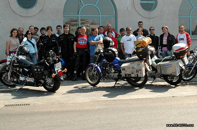 The motorcycle club "Sentolos Rasing" of O Grove gave us a warm welcome...