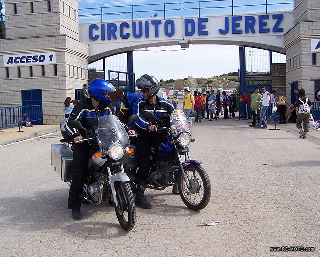 We arrived at the race track of Jer&eacute;z, and were invited to enter.