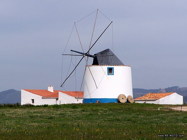 Un molino de viento en el sur de Portugal.