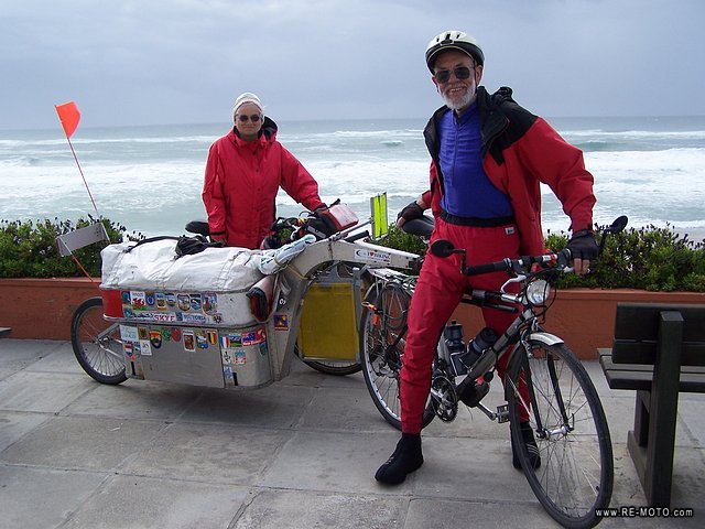 ...where we ran into Helena and John, travelling on their bicycles from Lisbon to Stockholm.