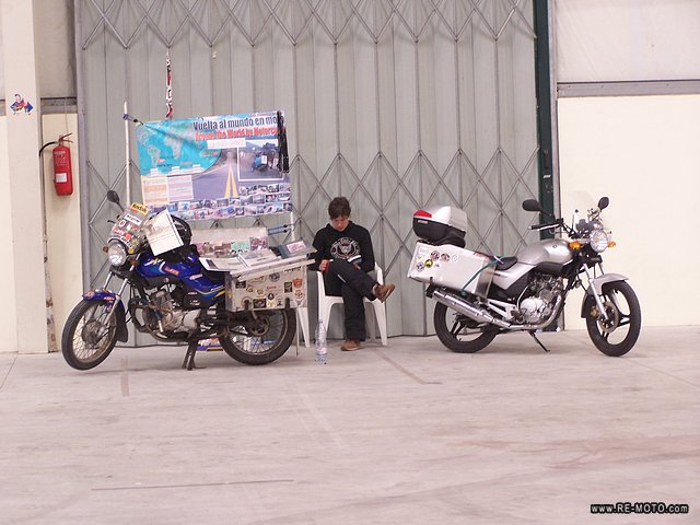 En otra de las fiestas de motos, en Pombal, esperando que llegue la gente.