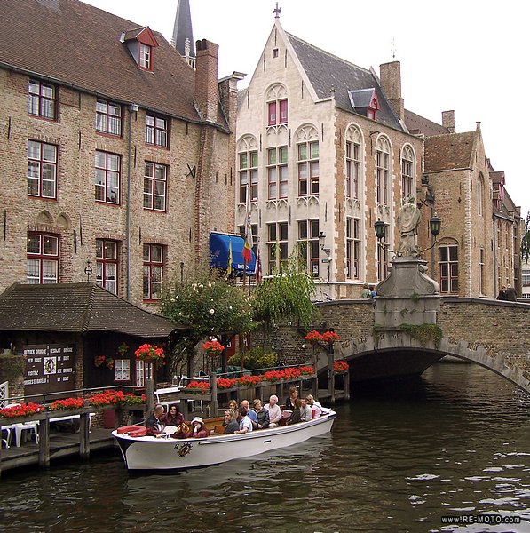 Bruges (in Dutch: Brugge, in French: Bruges) comes from the ancient Norwegian "Bryggia" (bridges, piers, moorings)
