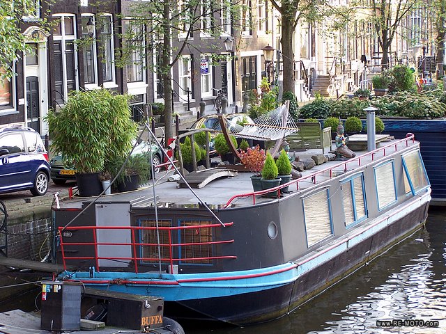 Our dream is to have one of these houseboats that can be found in many Amsterdam's canals.