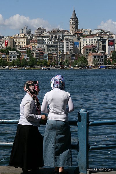 de ultramar Ambiguo Maestría En Estambul la mayoría de las mujeres se visten a la moda occi