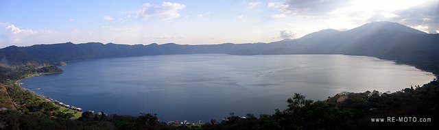 Lago Coatepeque (crater de volc&aacute;n)